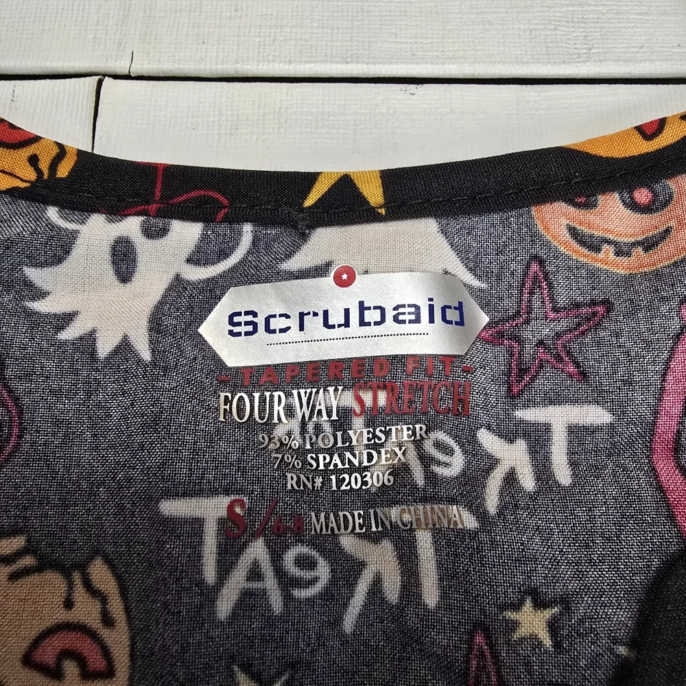 Scrubaid Size Small Halloween Sbrub Top